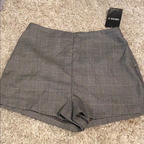 Brand new Plaid Shorts - Picture 2 of 3